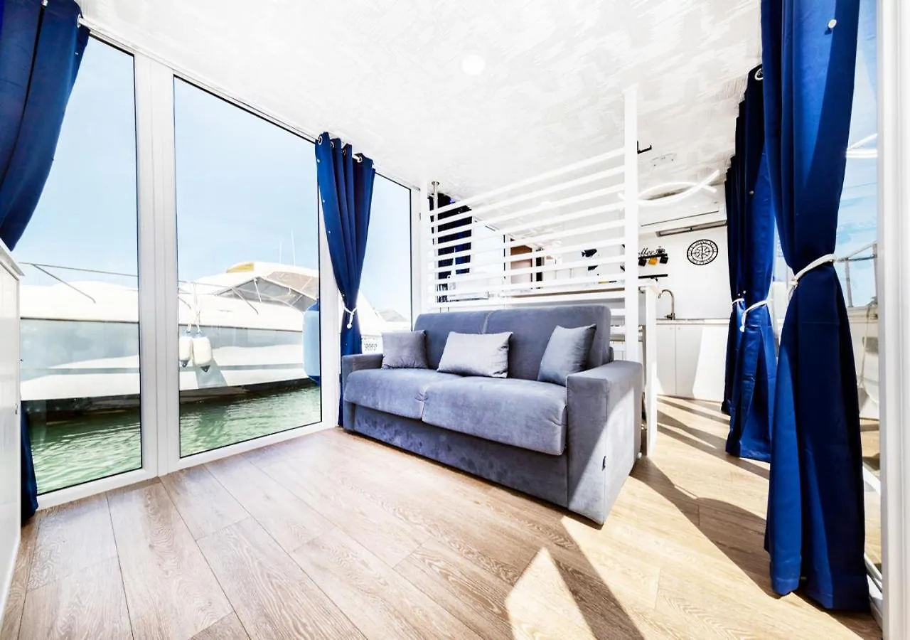 船上ホテル Alghero Houseboat Blue Zone イタリア